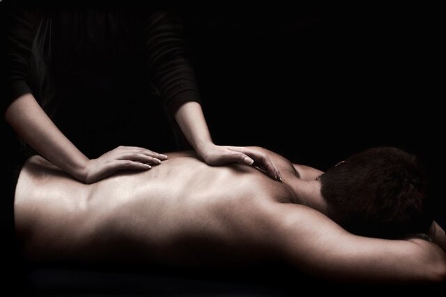 Sensual massage, a deep communication between bodies