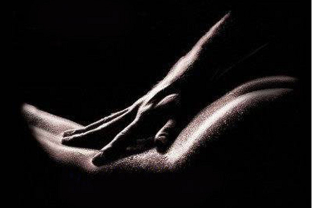 Sensual massage, a deep communication between bodies